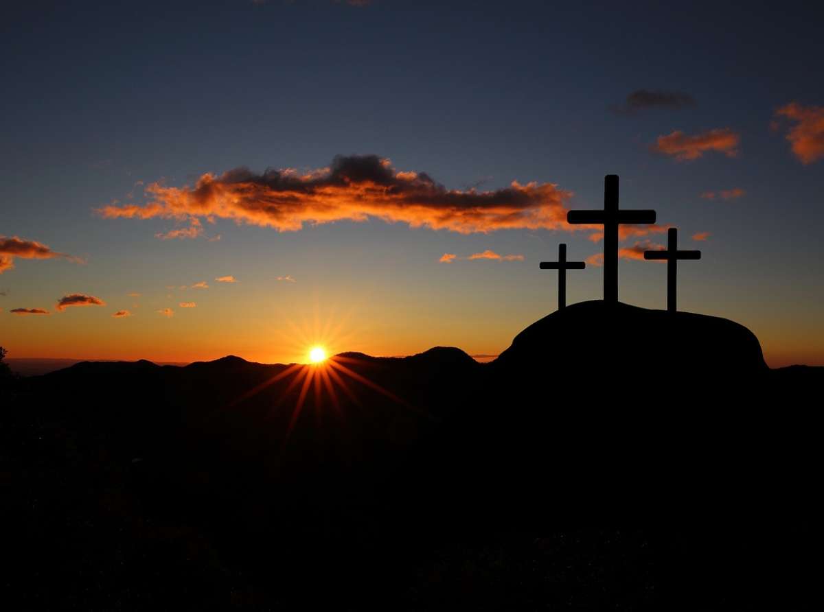 VIA CRUCIS Meditando le sette parole di Gesú sulla croce